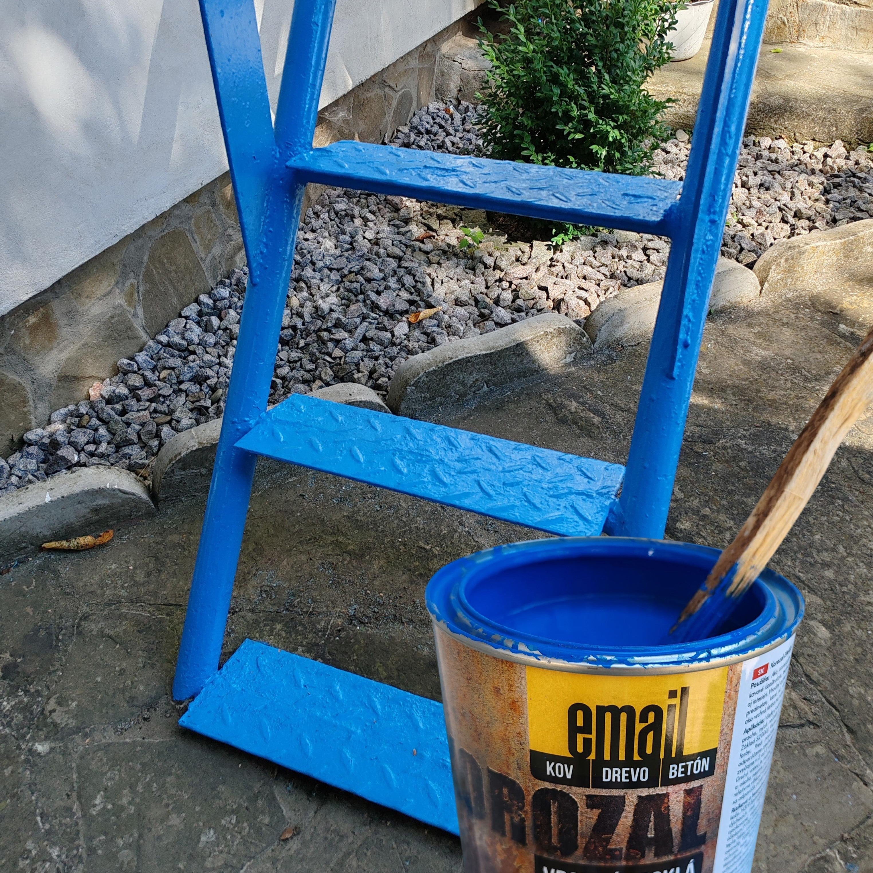 Přeměna 55-letého žebříku: barva na kov, která chrání a zkrášluje. Slovlak korozal email.