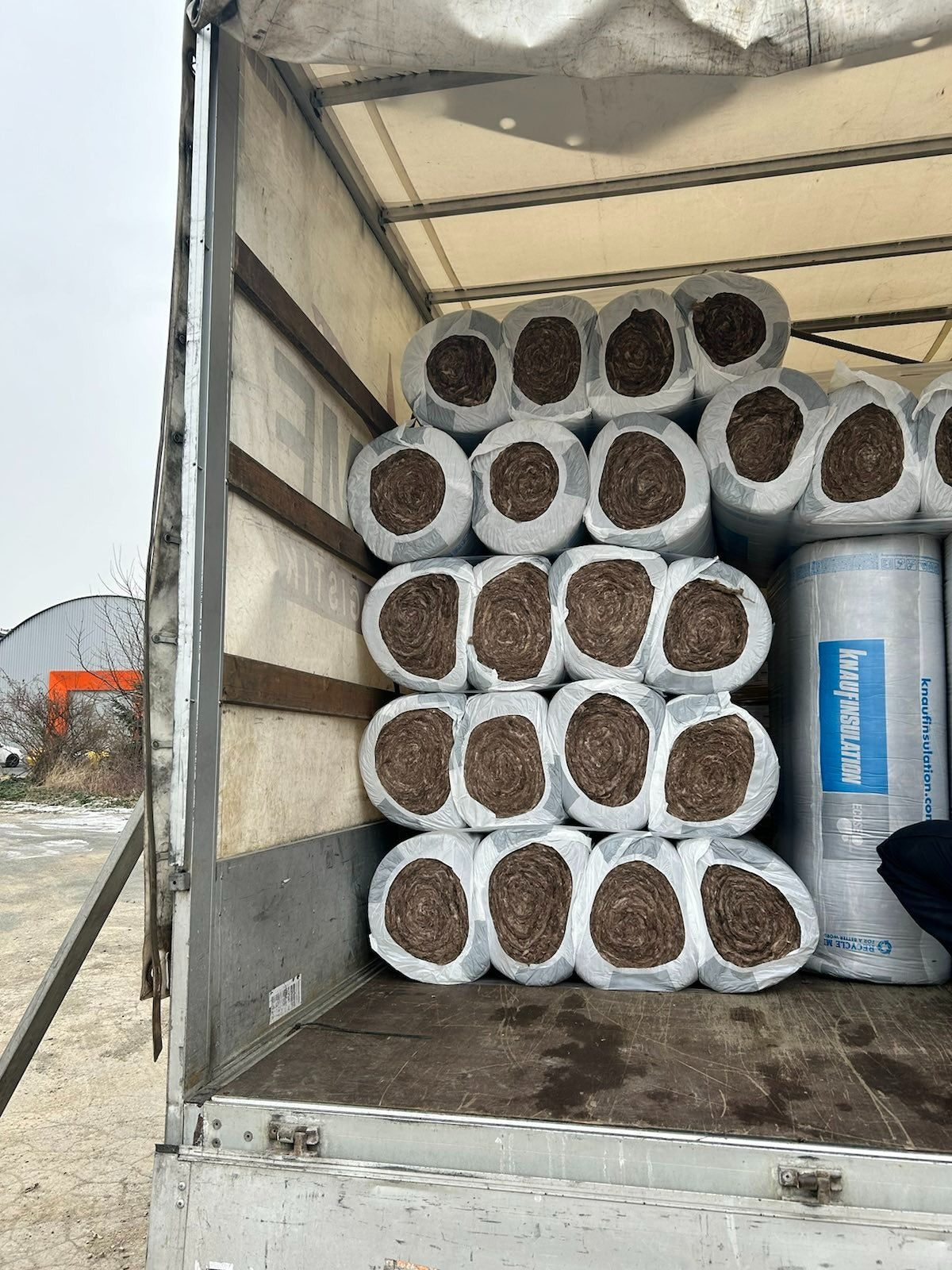 🏗️ Každý kousek minerální vaty je dalším kamínkem ve zdi vašich snů.