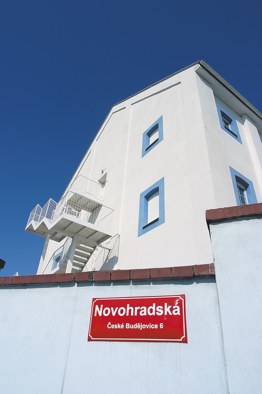 HET Latex VENKOVNÍ bílá omyvatelná latexová venkovní barva - ukázka 1