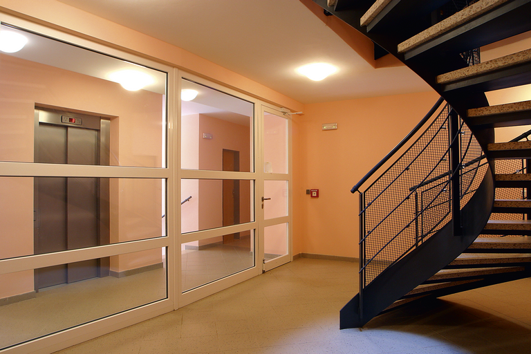 HET Latex VNITŘNÍ bílá omyvatelná latexová interiérová barva na zeď - ukázka 1