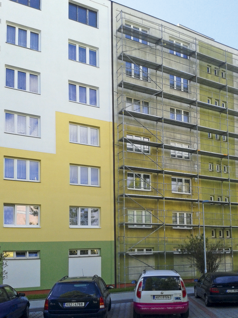 HET Mikral RENOVO ACTIVE bílá omyvatelná silikonová protiplísňová fasádní barva - ukázka 1