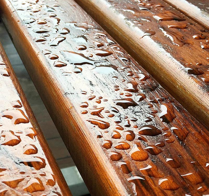 HET Soldecol UV LAK POLOMAT alkyd-uretanový polomatný bezbarvý lak na dřevo - ukázka 1