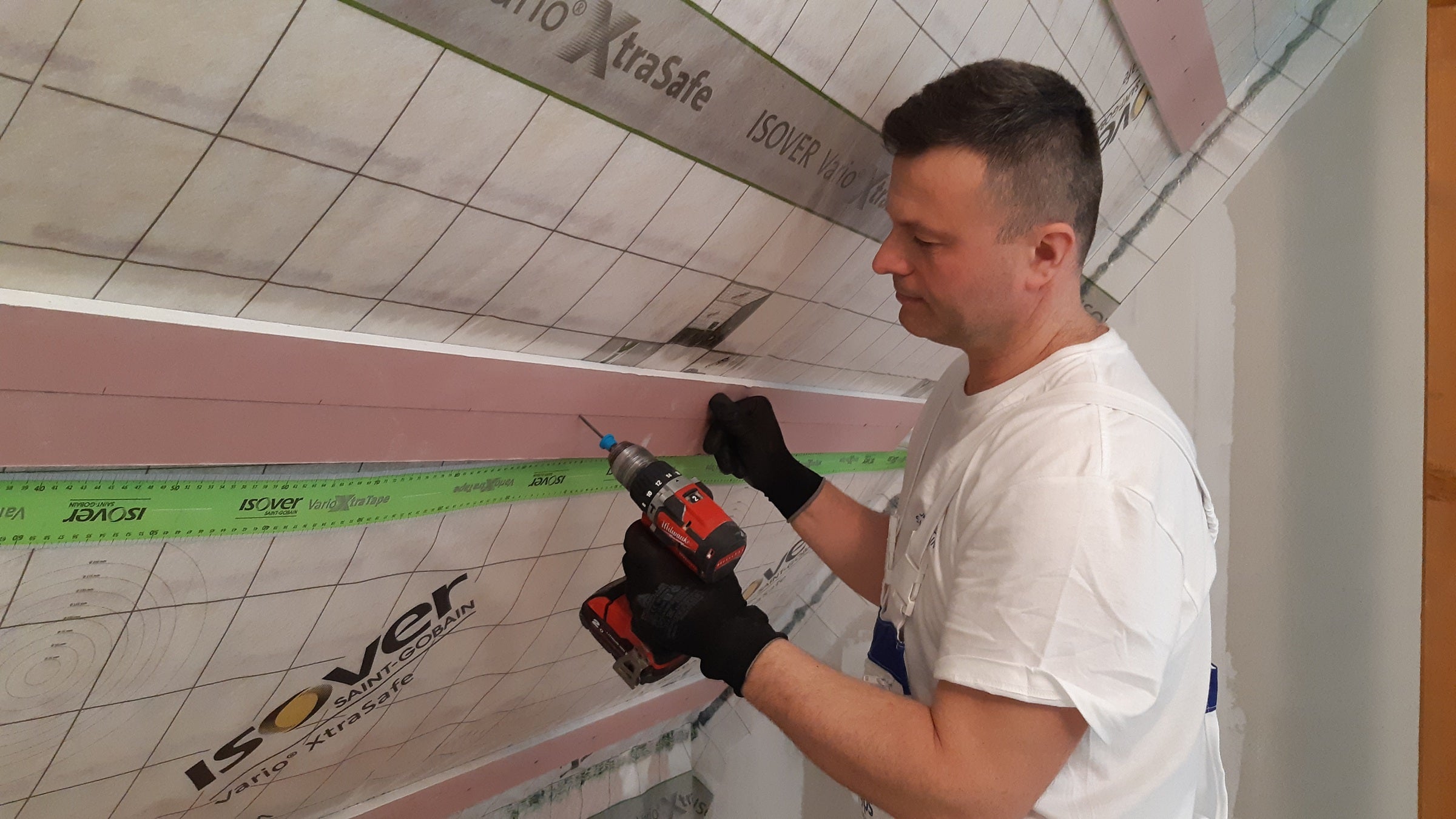 Isover Vario XtraTape univerzální paropropustná páska_ukázka1