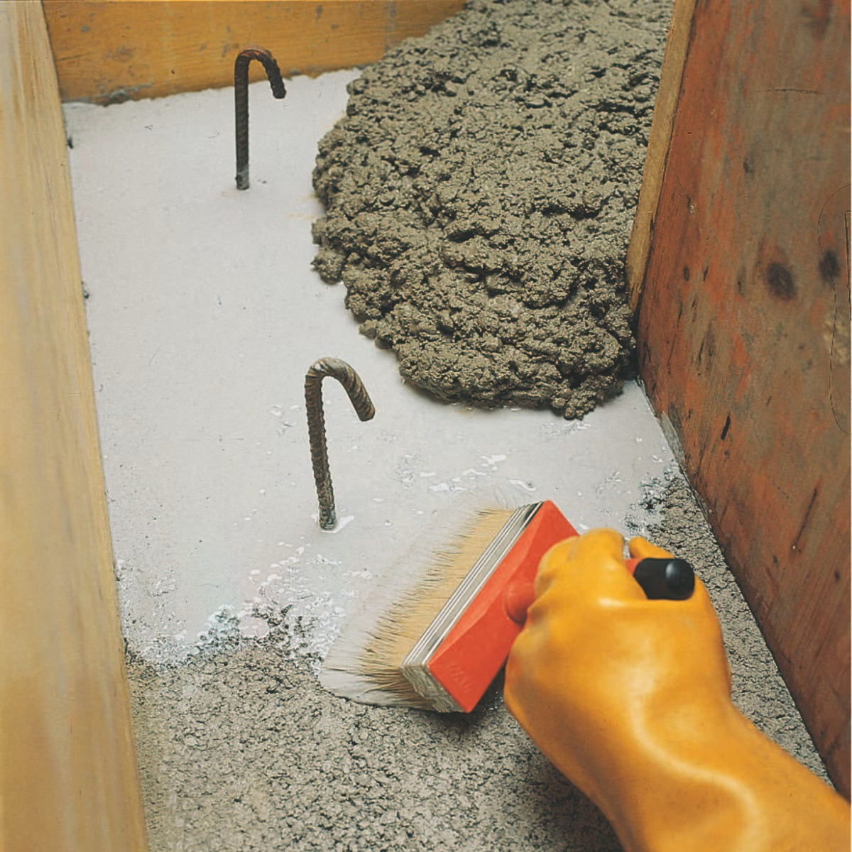 MAPEI Eporip A+B dvousložkové epoxidové lepidlo pro utěsnění trhlin v betonu aplikace