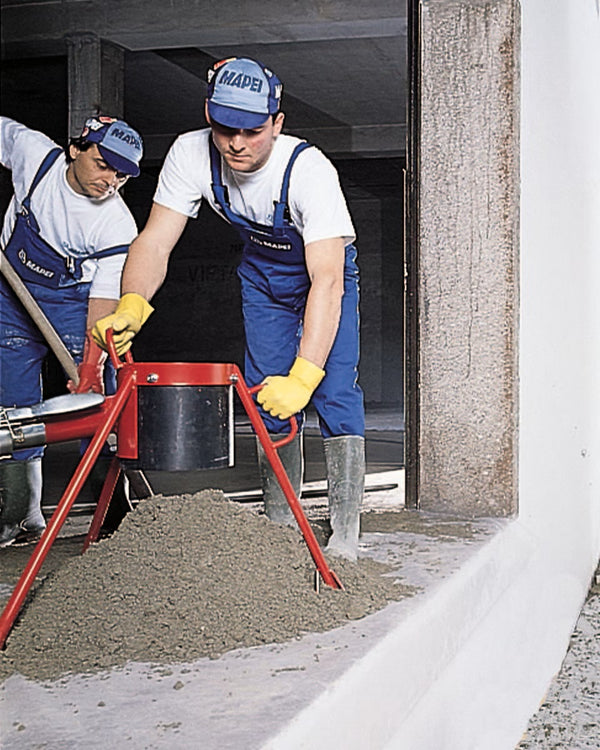 MAPEI Topcem rychleschnoucí hydraulické pojivo na cementové potěry aplikace
