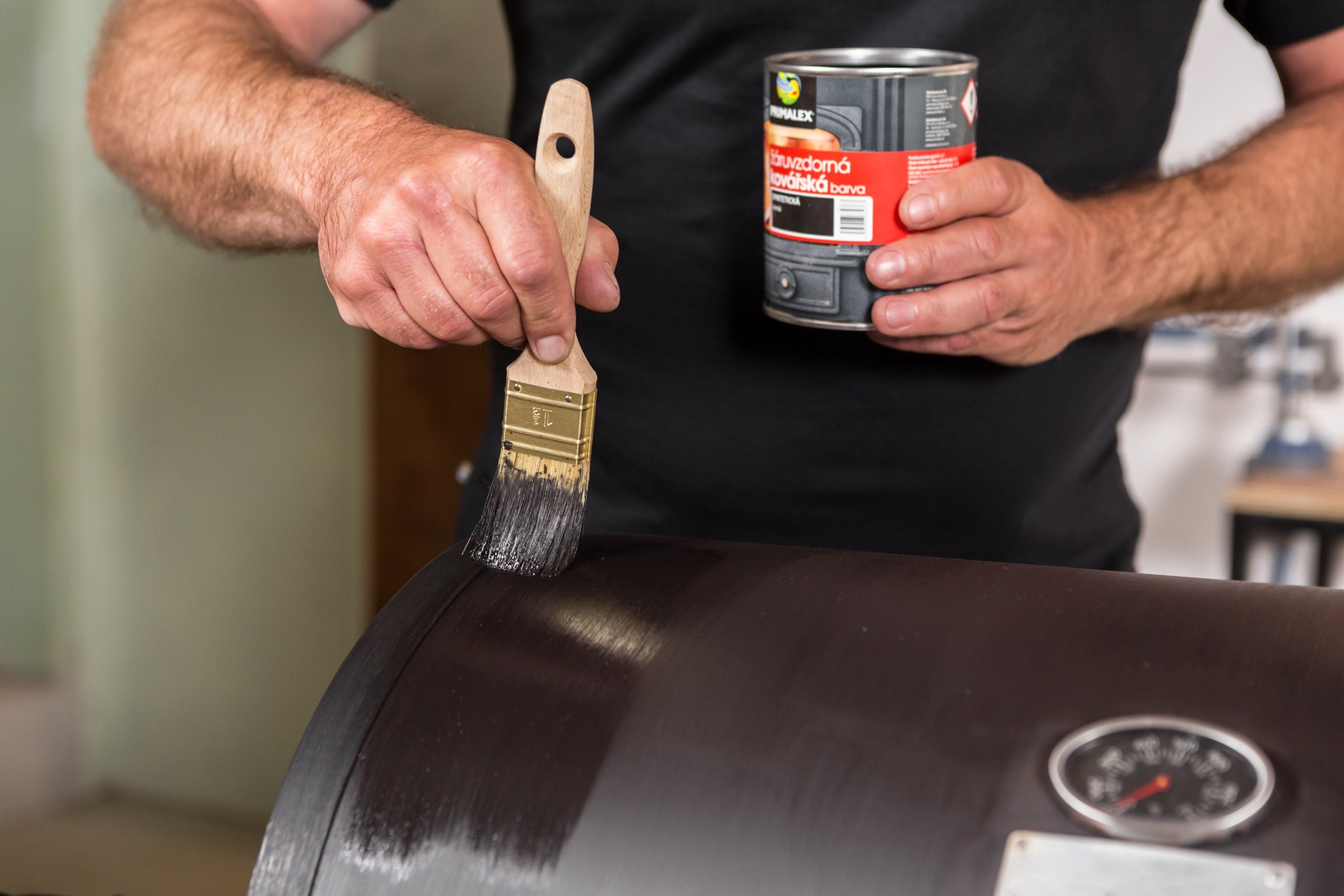 PRIMALEX Syntetická žáruvzdorná kovářská barva na kov_aplikace3