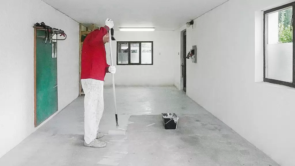 PRIMALEX ULTRA BETON Protiskluzová voděodolná barva na beton_1-vrstva-stetec