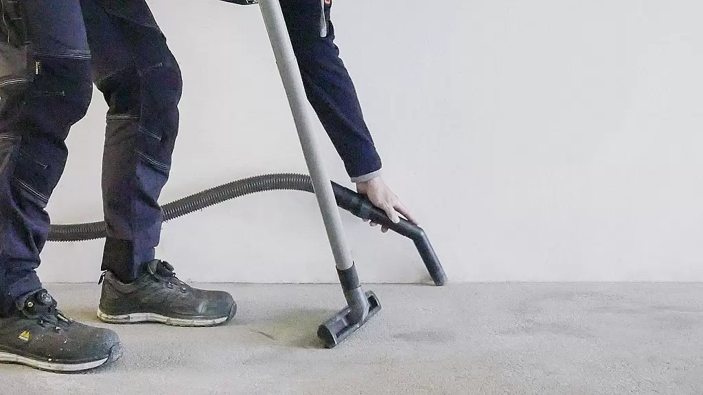 PRIMALEX ULTRA BETON Protiskluzová voděodolná barva na beton_cisteni-vysavac