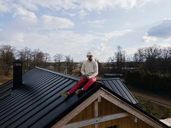 Barva na střechu. Průvodce výběrem nejlepších barev a jejich aplikací pro dlouhodobou ochranu.