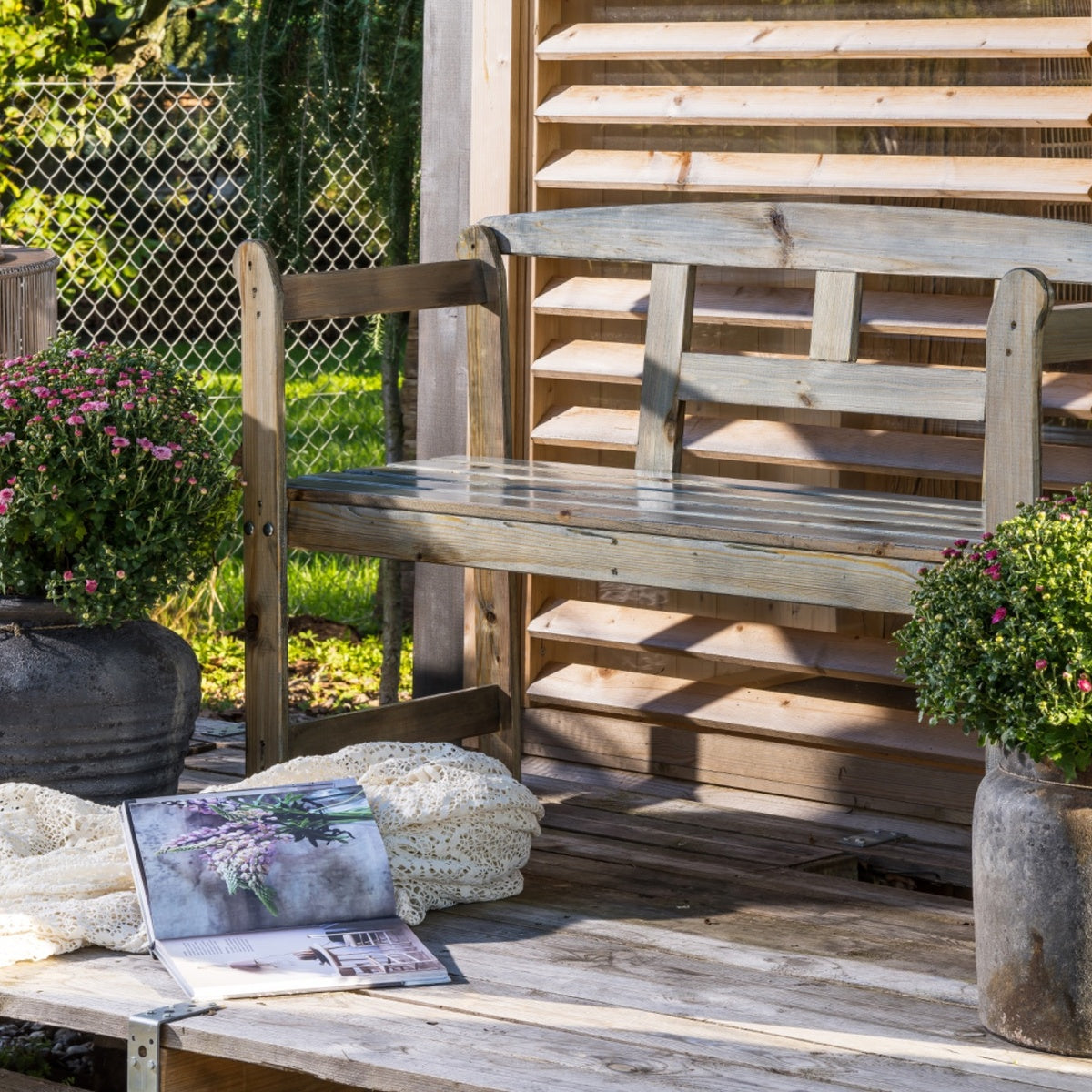 Co je lazura na dřevo a jak ji použít? Jednoduchý postup renovace lavičky