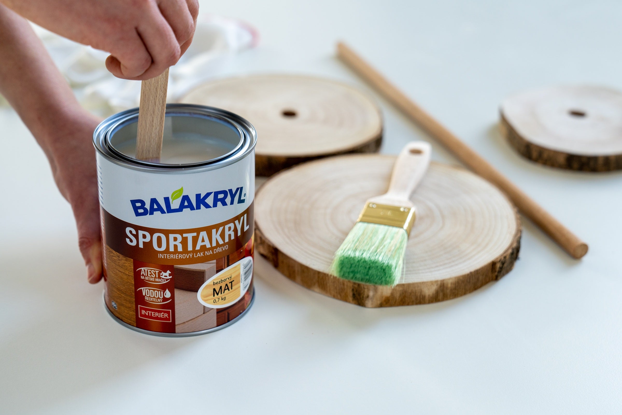 BALAKRYL SPORTAKRYL akrylátový bezbarvý lak na dřevo interiér_ukázka1