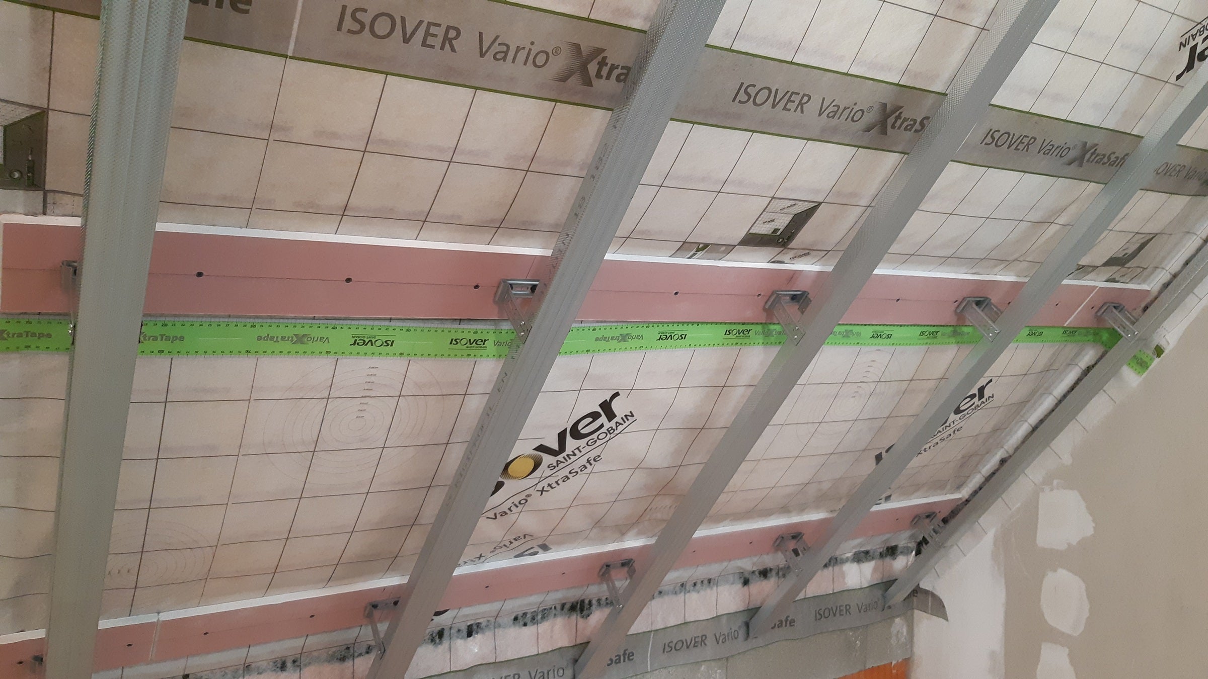 Isover Vario XtraTape univerzální paropropustná páska_ukázka1