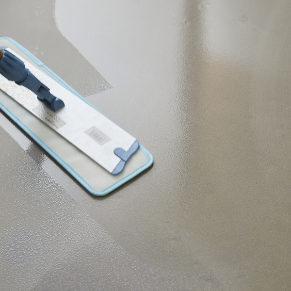 MAPEI Ultratop Base Coat jednosložkový akrylový penetrační nátěr aplikace