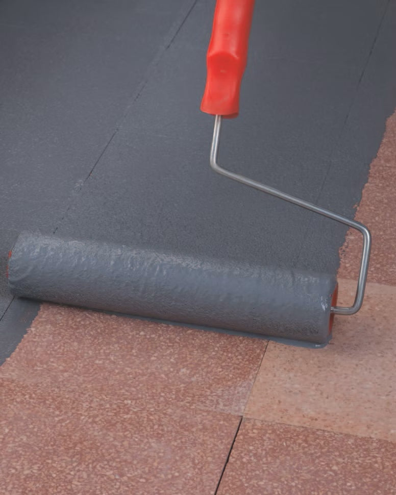 MAPEI Eco Prim Grip Plus víceúčelový adhezní můstek na stěny a podlahy aplikace