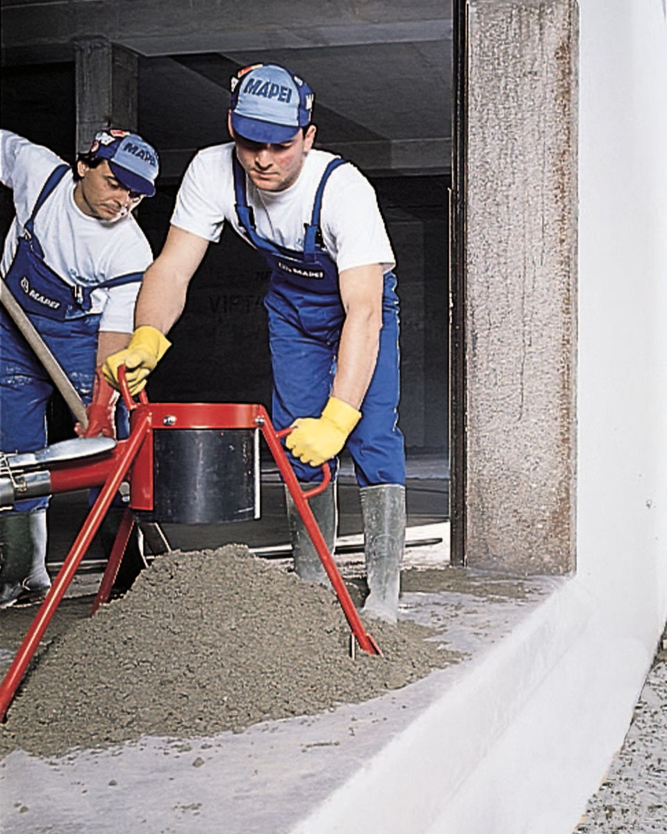 MAPEI Topcem rychleschnoucí hydraulické pojivo na cementové potěry aplikace
