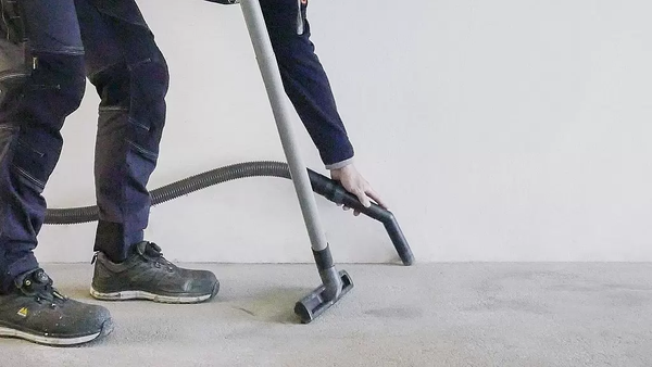 PRIMALEX ULTRA BETON Protiskluzová voděodolná barva na beton_cisteni-vysavac
